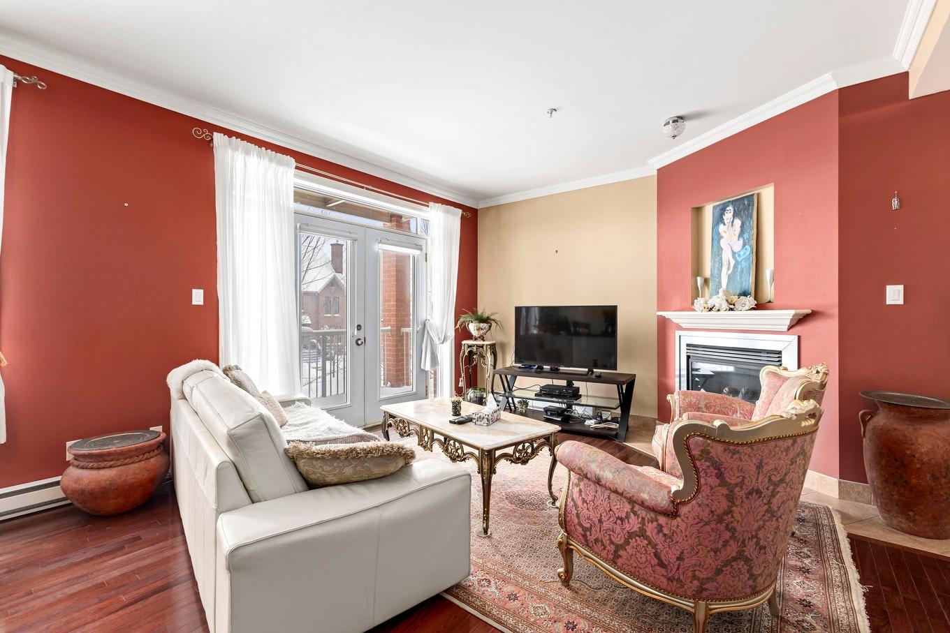 Living room - 201-14411 Rue Harry-Worth, Montréal (Pierrefonds-Roxboro), QC - Indoor Photo Showing Living Room With Fireplace