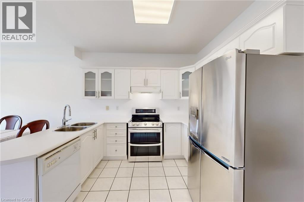 6509 Valiant Heights, Mississauga, ON - Indoor Photo Showing Kitchen With Double Sink