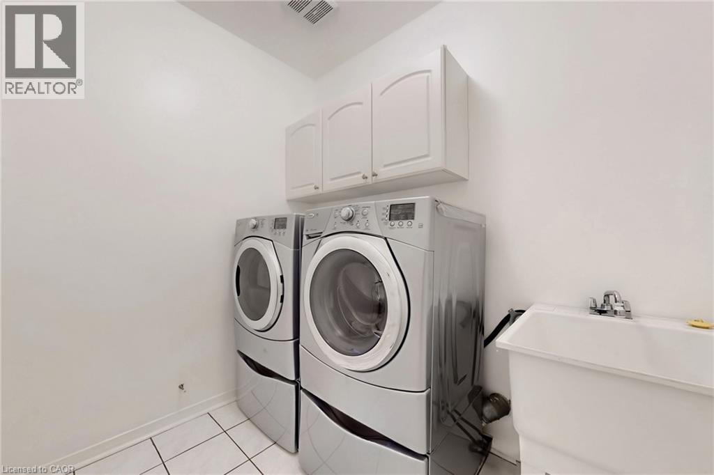 6509 Valiant Heights, Mississauga, ON - Indoor Photo Showing Laundry Room