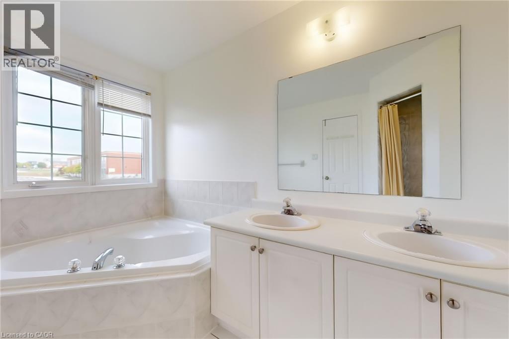 6509 Valiant Heights, Mississauga, ON - Indoor Photo Showing Bathroom