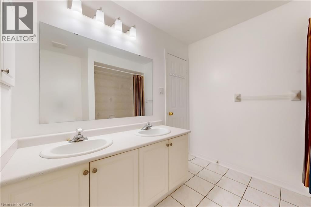 6509 Valiant Heights, Mississauga, ON - Indoor Photo Showing Bathroom