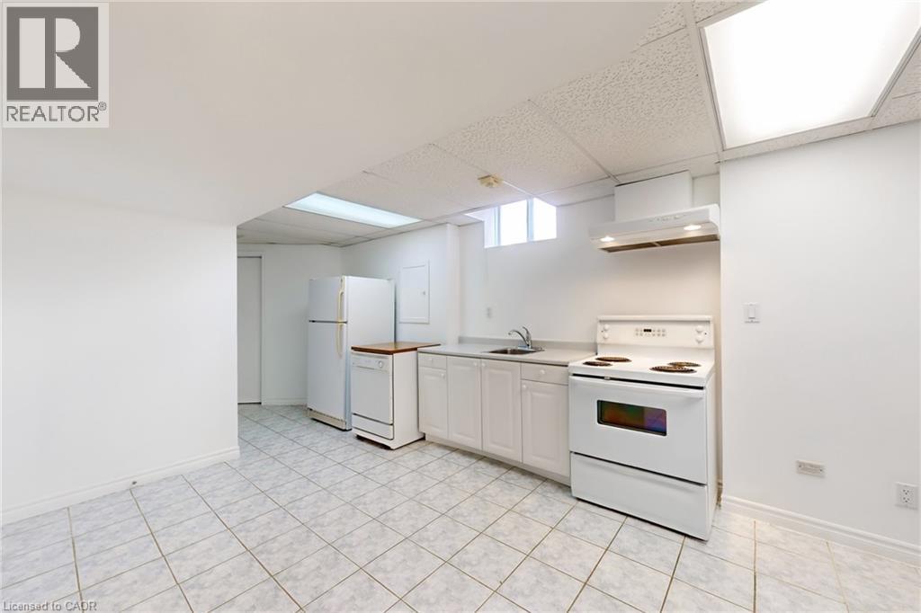 6509 Valiant Heights, Mississauga, ON - Indoor Photo Showing Kitchen