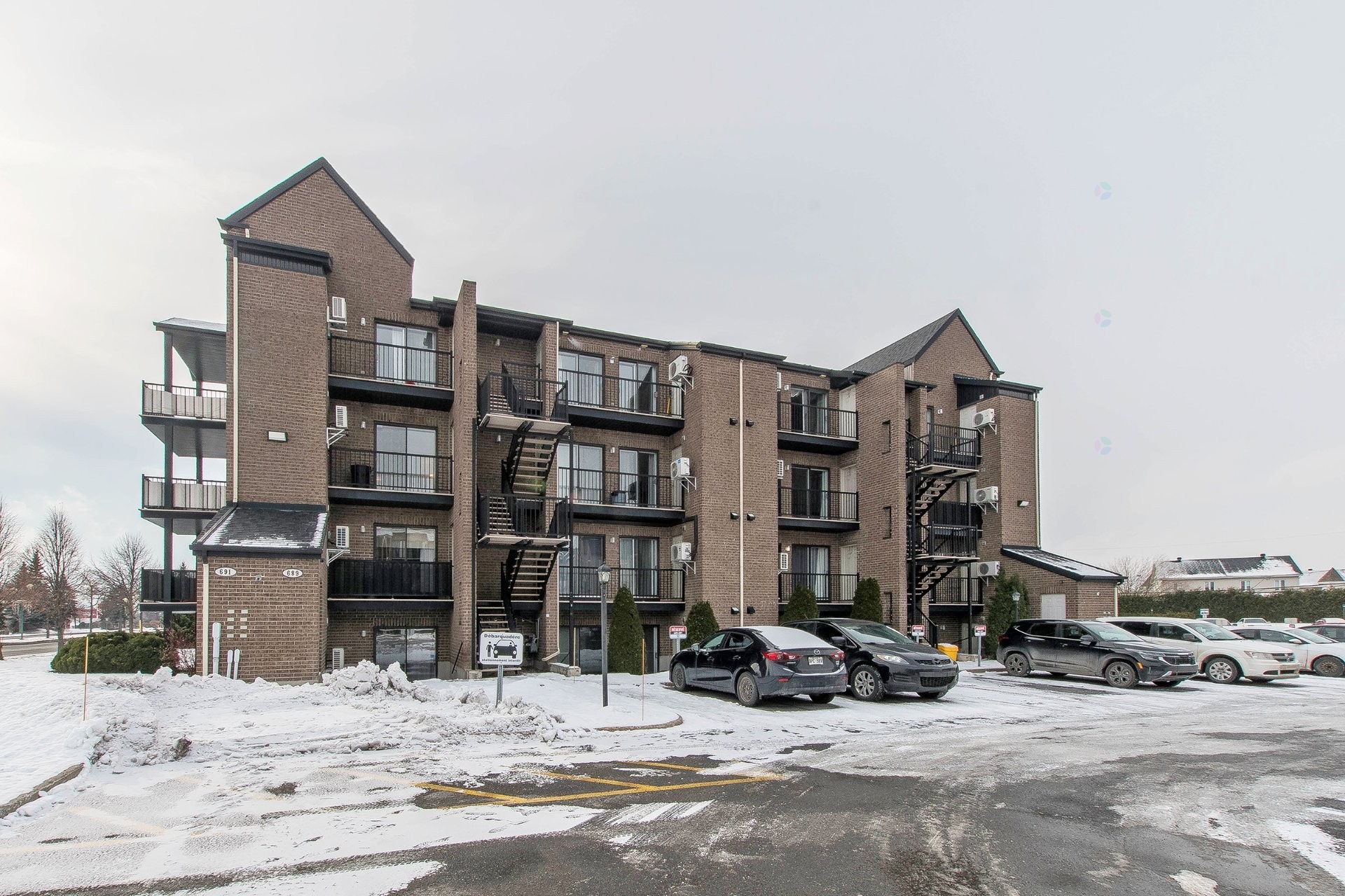 Extérieur - 201-691 Mtée Des Pionniers, Terrebonne (Lachenaie), QC - Outdoor With Facade