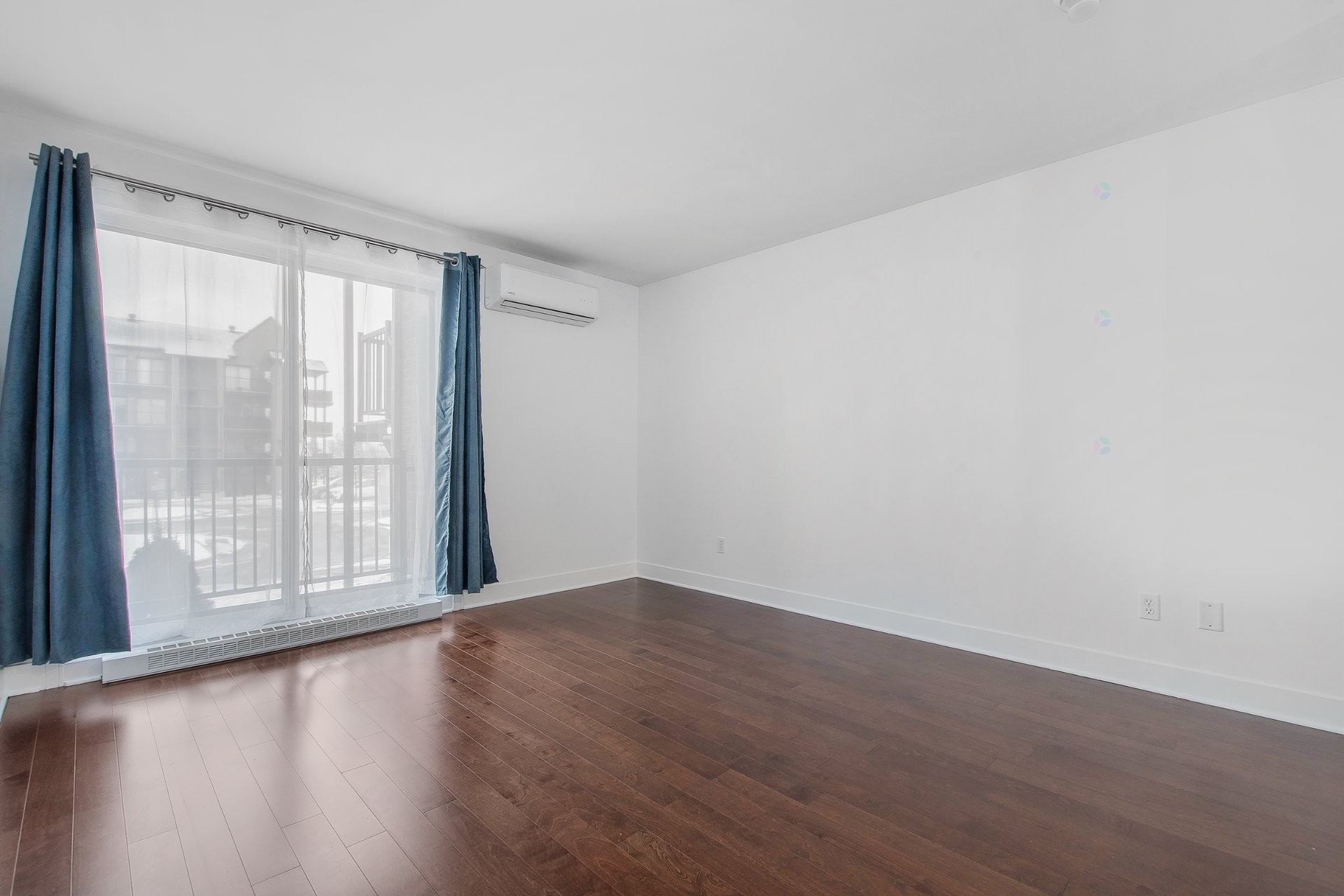 Chambre à coucher principale - 201-691 Mtée Des Pionniers, Terrebonne (Lachenaie), QC - Indoor Photo Showing Other Room