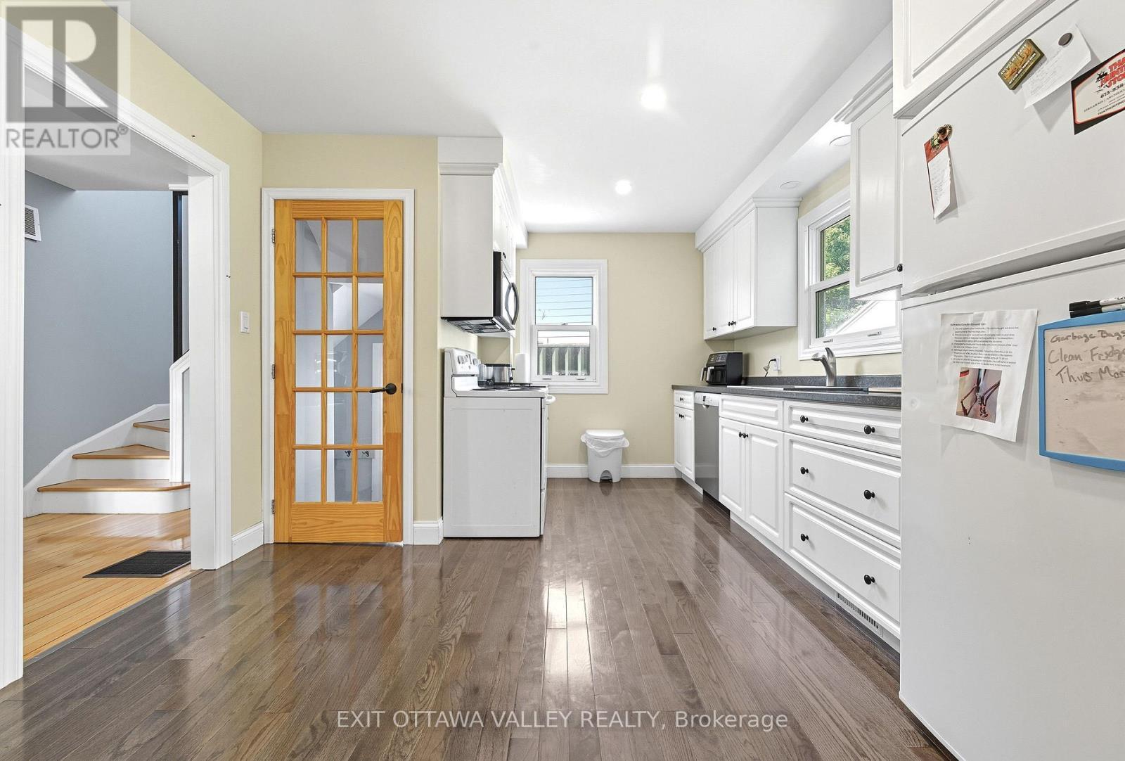 6 Faraday Crescent, Deep River, ON - Indoor