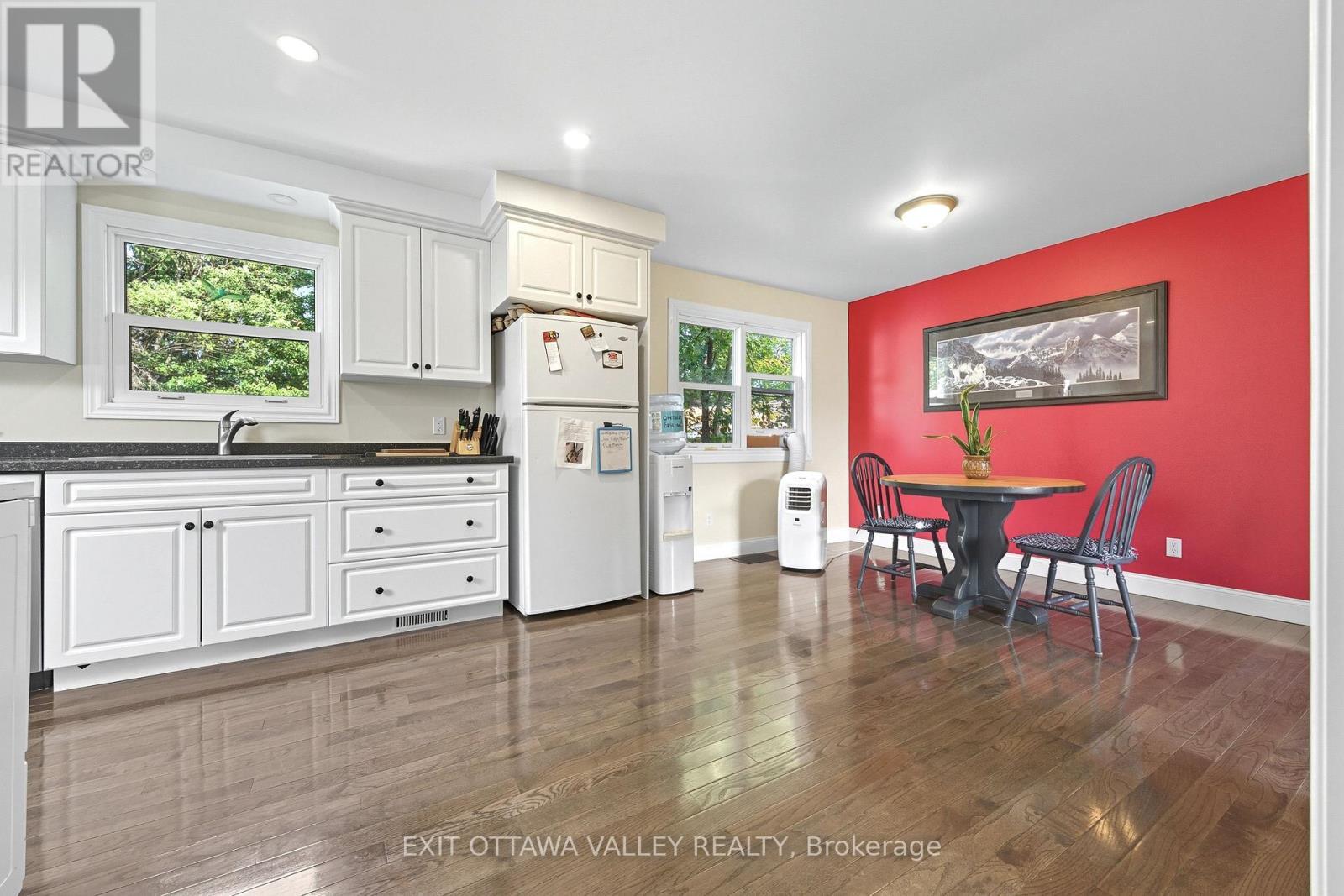 6 Faraday Crescent, Deep River, ON - Indoor