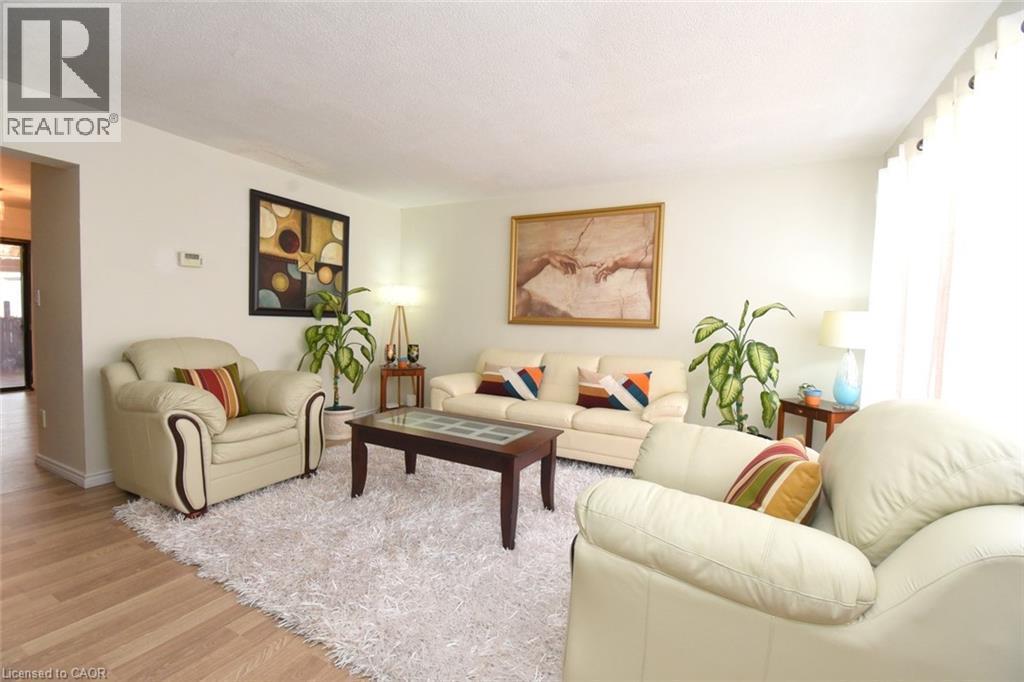 67 Elford Crescent, Hamilton, ON - Indoor Photo Showing Living Room