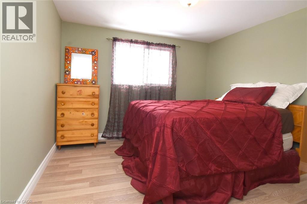67 Elford Crescent, Hamilton, ON - Indoor Photo Showing Bedroom