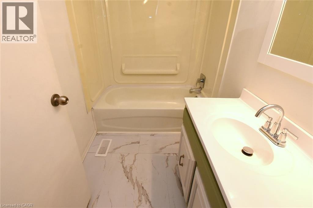 67 Elford Crescent, Hamilton, ON - Indoor Photo Showing Bathroom