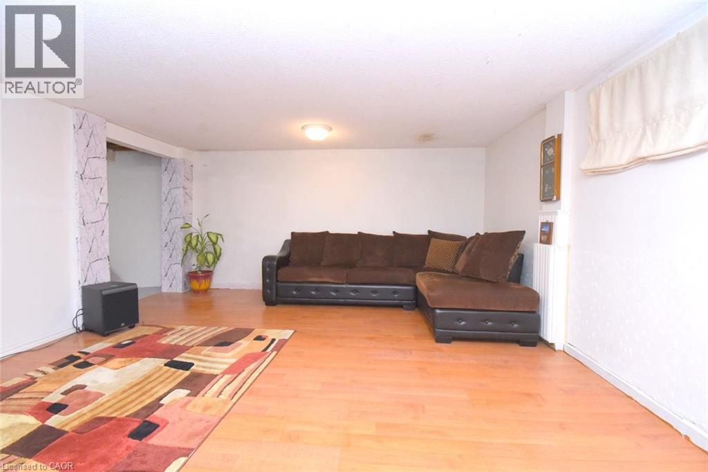 67 Elford Crescent, Hamilton, ON - Indoor Photo Showing Living Room