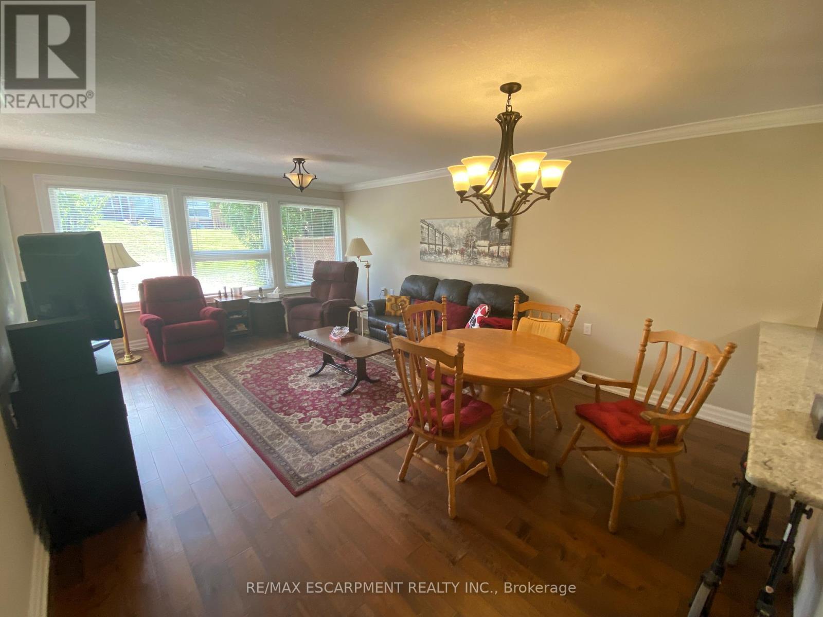 36 Mckenna Court, Hamilton, ON - Indoor Photo Showing Dining Room
