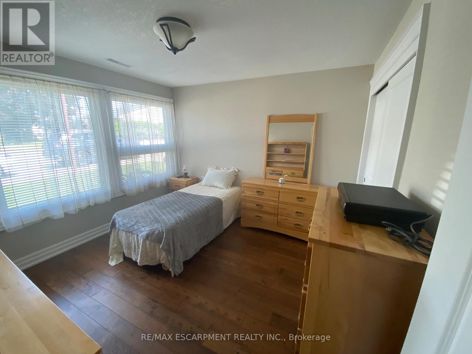 36 Mckenna Court, Hamilton, ON - Indoor Photo Showing Bedroom