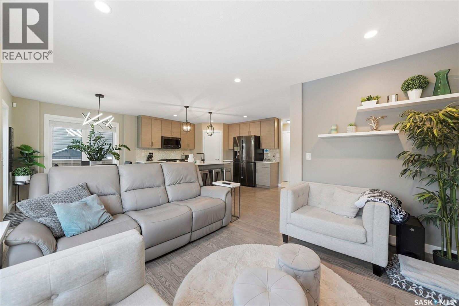 222 Newton Link, Saskatoon, SK - Indoor Photo Showing Living Room