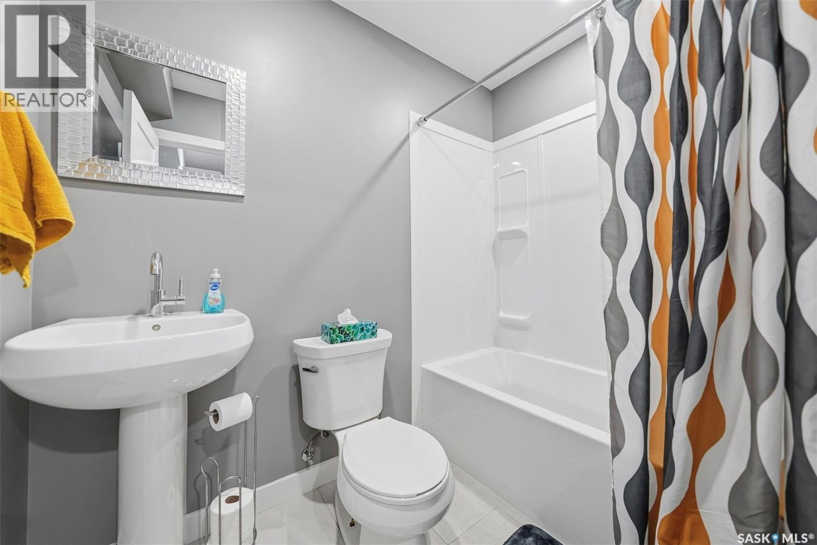 222 Newton Link, Saskatoon, SK - Indoor Photo Showing Bathroom