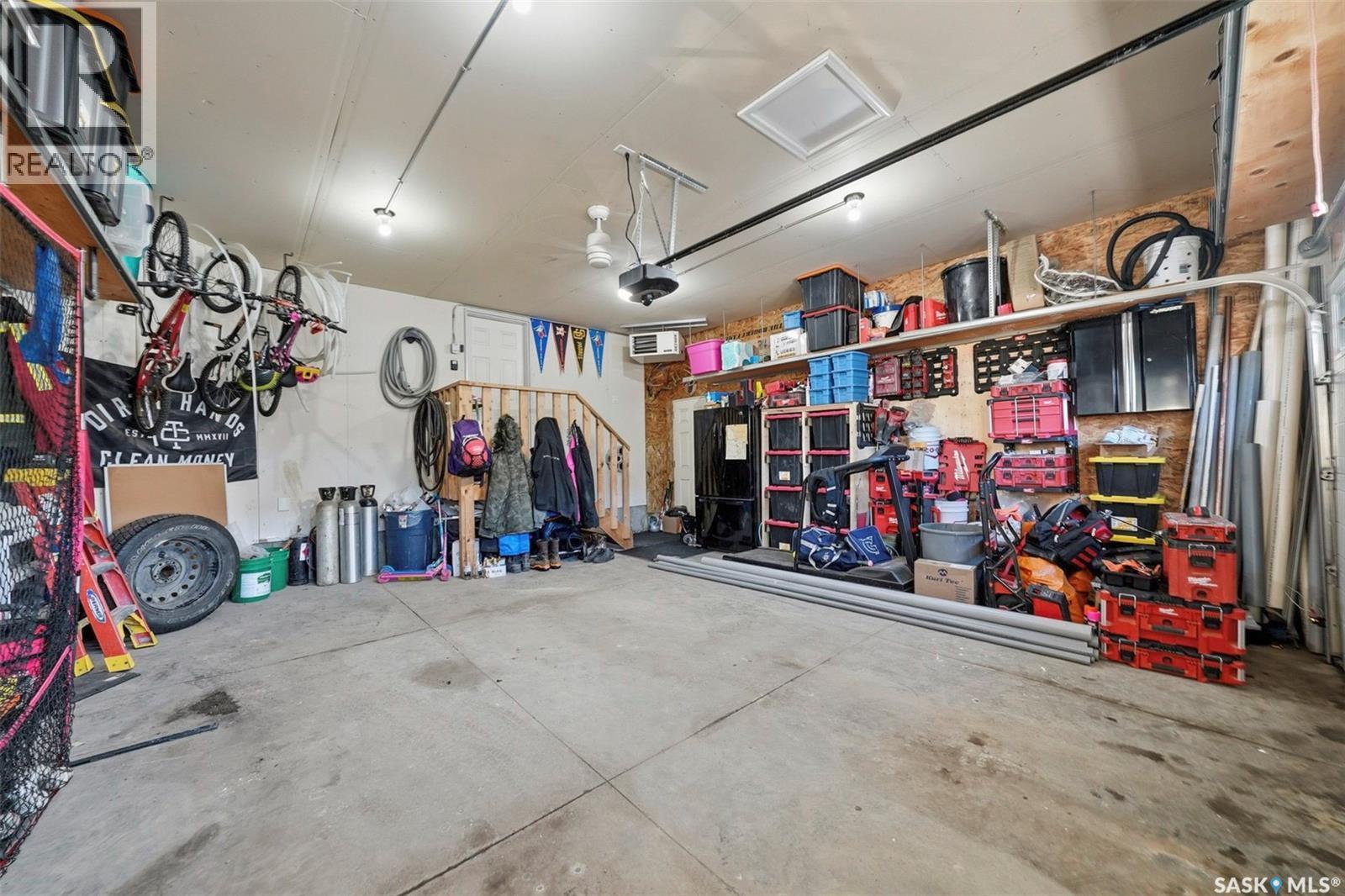 222 Newton Link, Saskatoon, SK - Indoor Photo Showing Garage