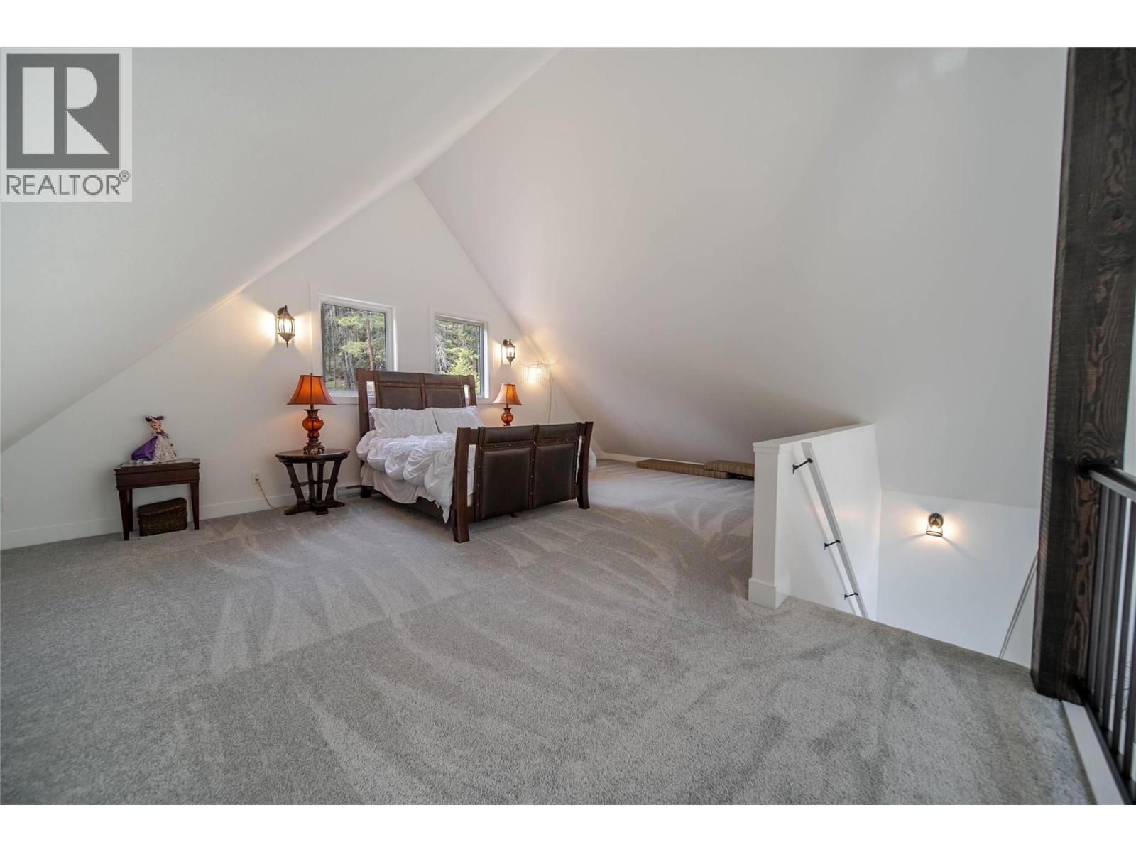 4165 93 Highway, Grasmere, BC - Indoor