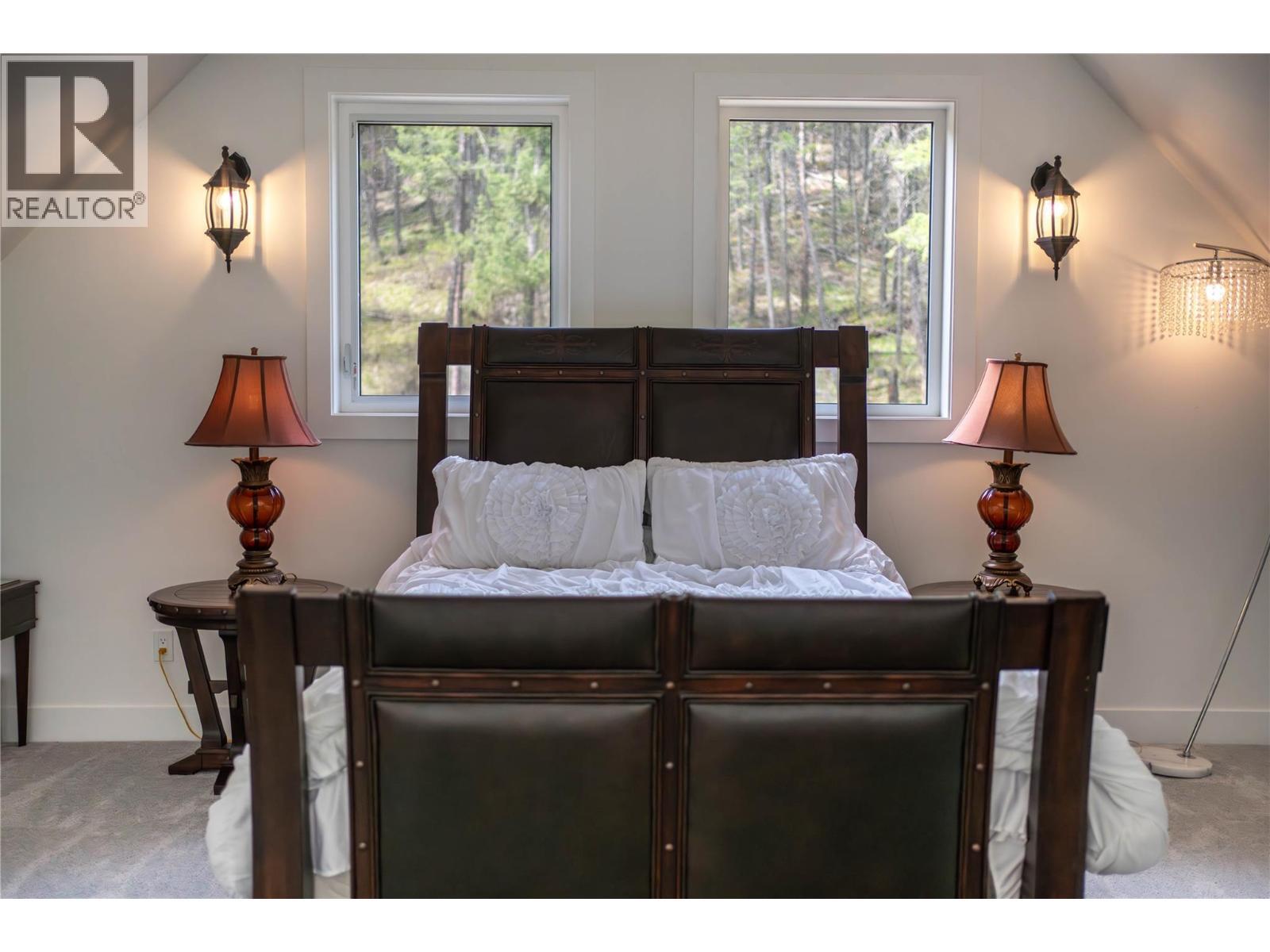 4165 93 Highway, Grasmere, BC - Indoor