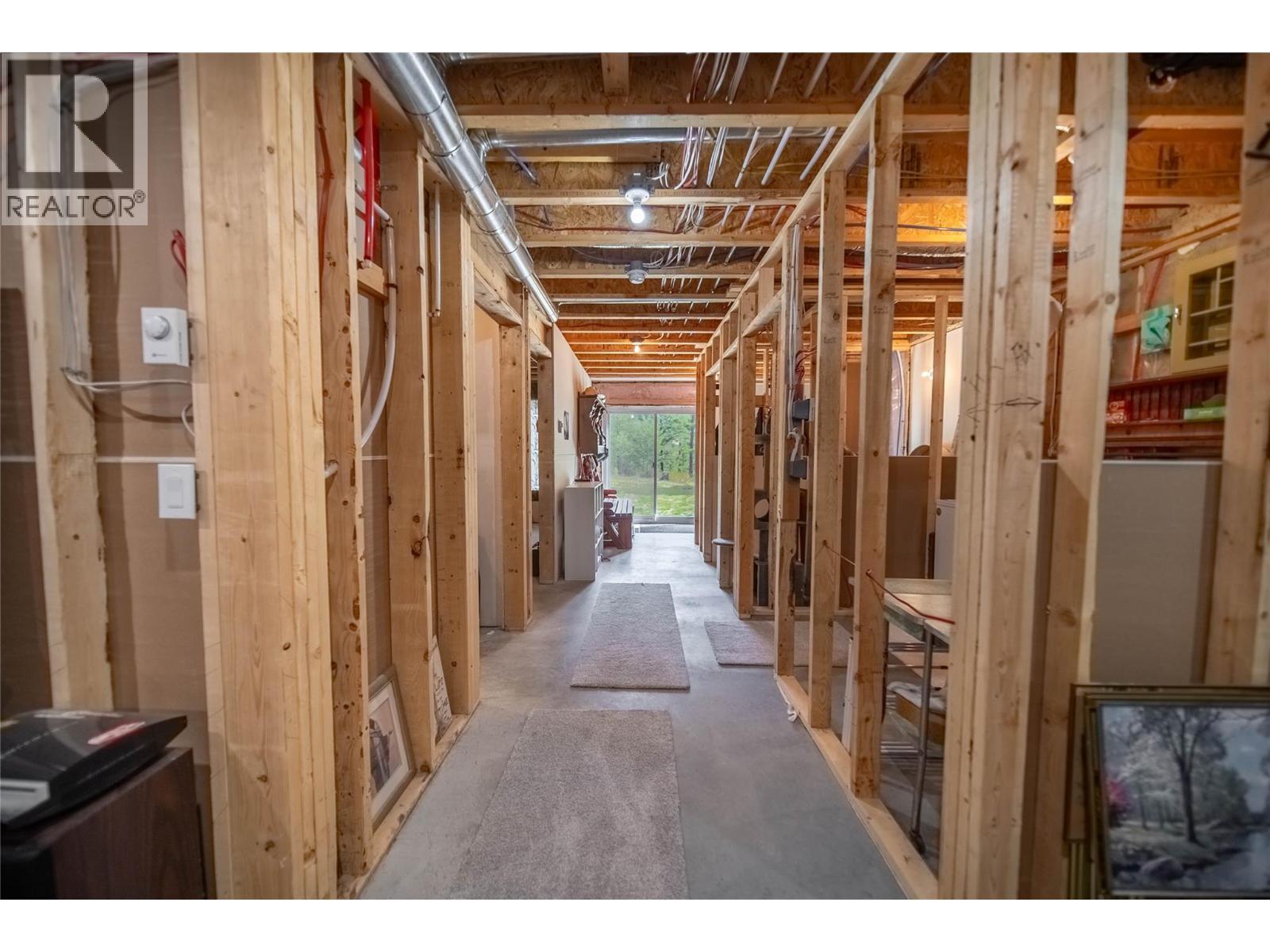 4165 93 Highway, Grasmere, BC - Indoor Photo Showing Other Room