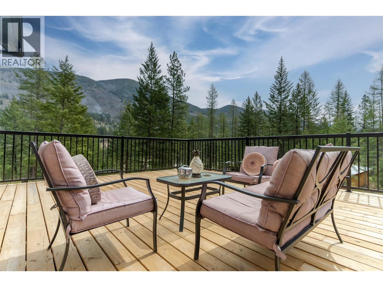 4165 93 Highway, Grasmere, BC - Outdoor With Deck Patio Veranda