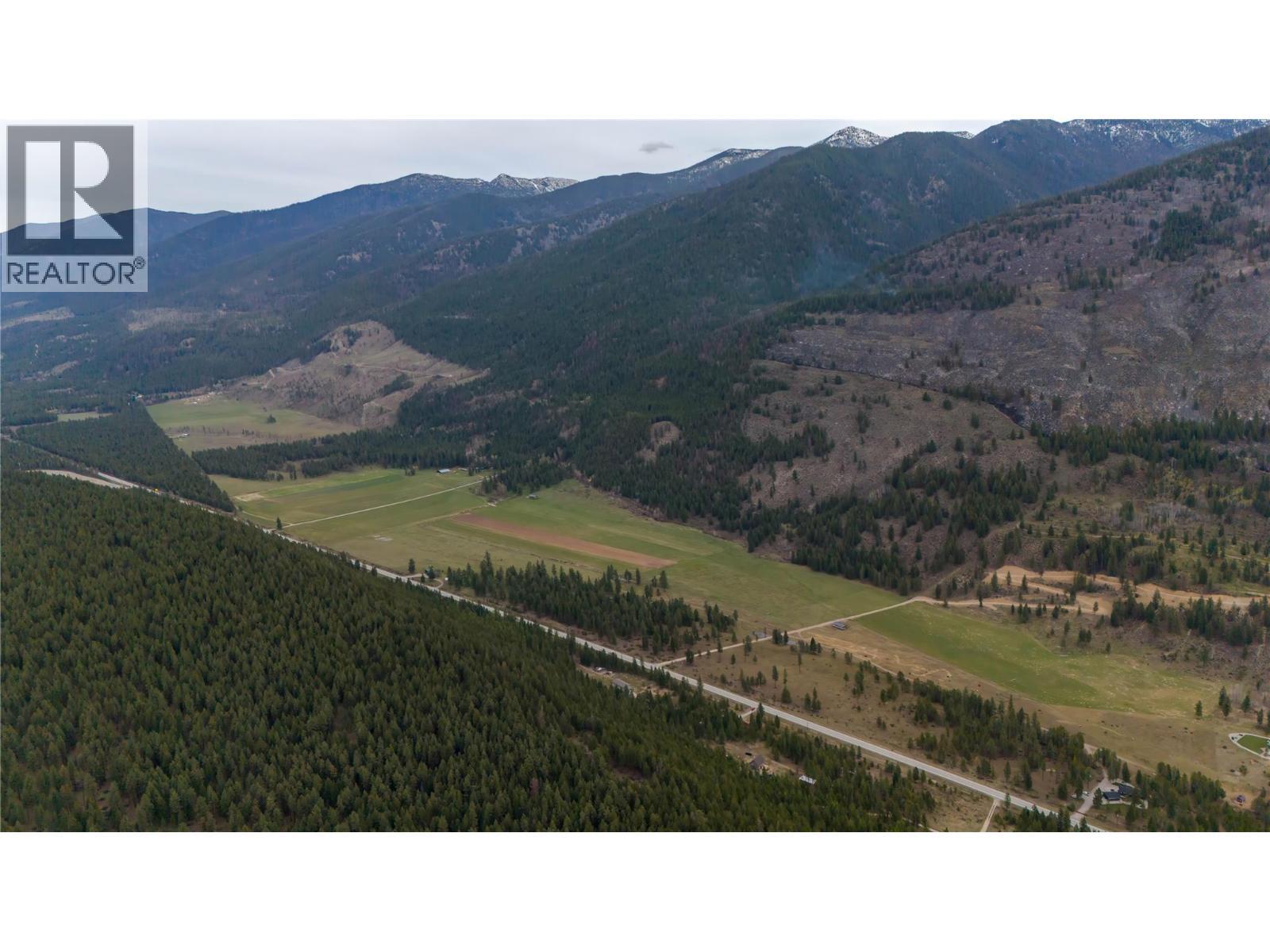 4165 93 Highway, Grasmere, BC - Outdoor With View