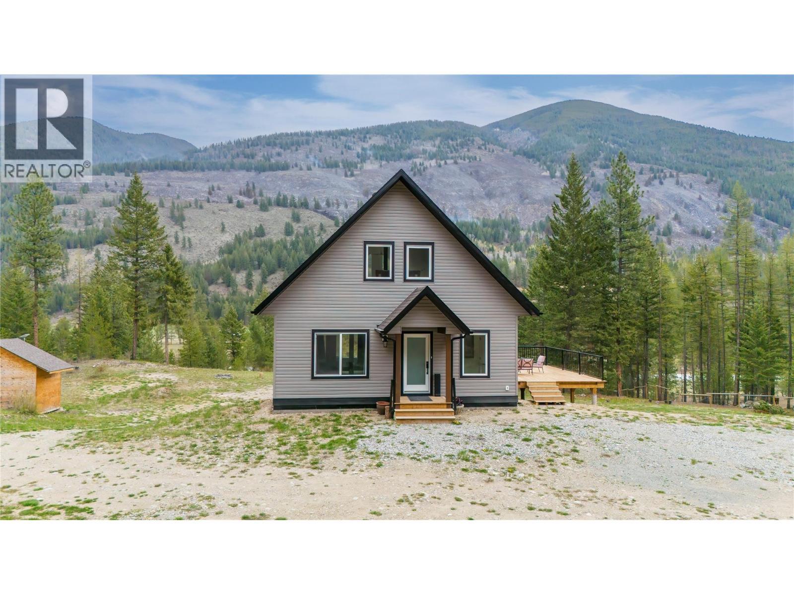 4165 93 Highway, Grasmere, BC - Outdoor