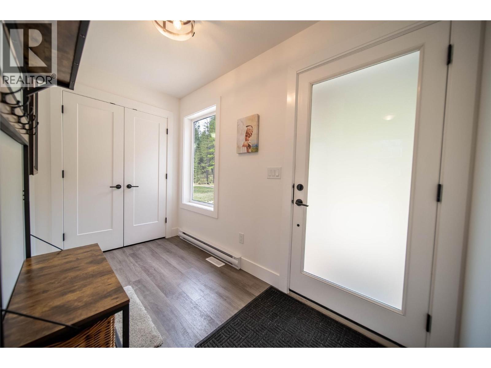 4165 93 Highway, Grasmere, BC - Indoor Photo Showing Other Room