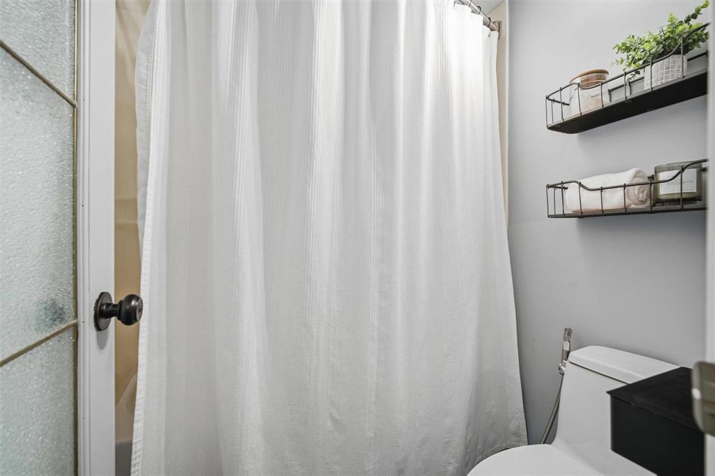 3 Golden Willow Crescent, Winnipeg, MB - Indoor Photo Showing Bathroom