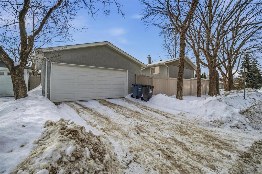 3 Golden Willow Crescent, Winnipeg, MB - Outdoor