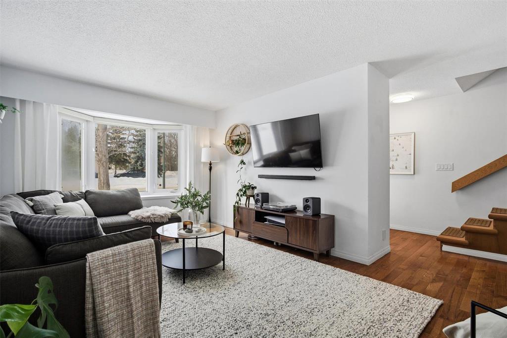3 Golden Willow Crescent, Winnipeg, MB - Indoor Photo Showing Living Room