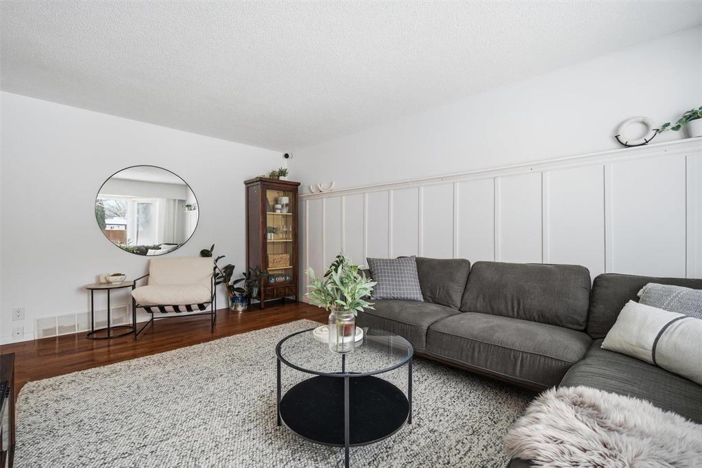 3 Golden Willow Crescent, Winnipeg, MB - Indoor Photo Showing Living Room