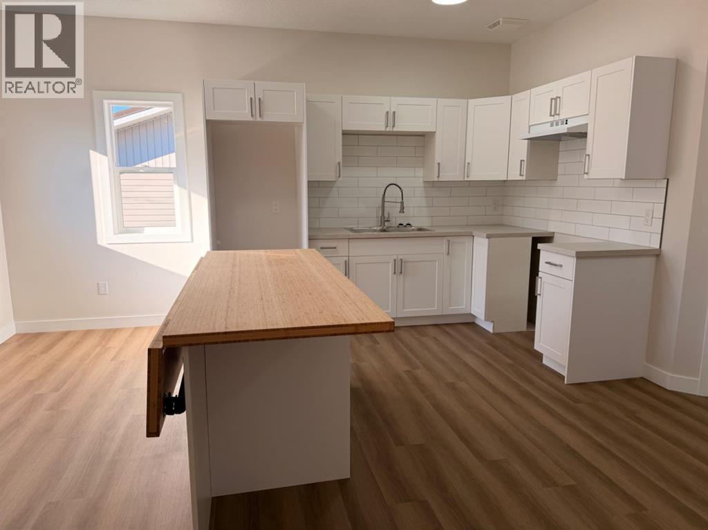 4834 62 Avenue, Taber, AB - Indoor Photo Showing Kitchen