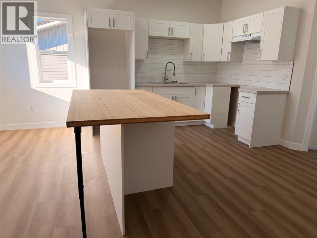 4834 62 Avenue, Taber, AB - Indoor Photo Showing Kitchen
