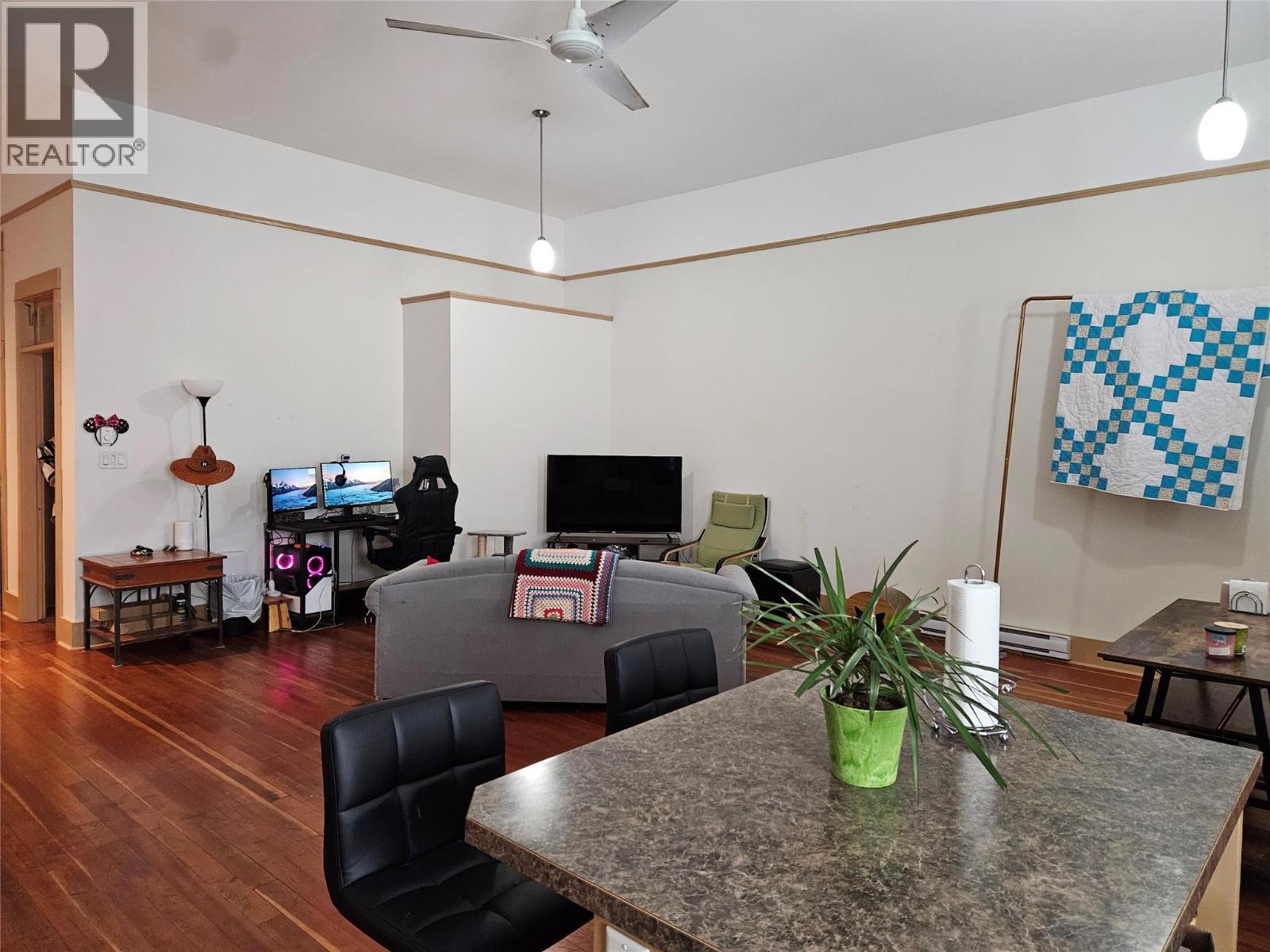 618 7Th Avenue, Keremeos, BC - Indoor
