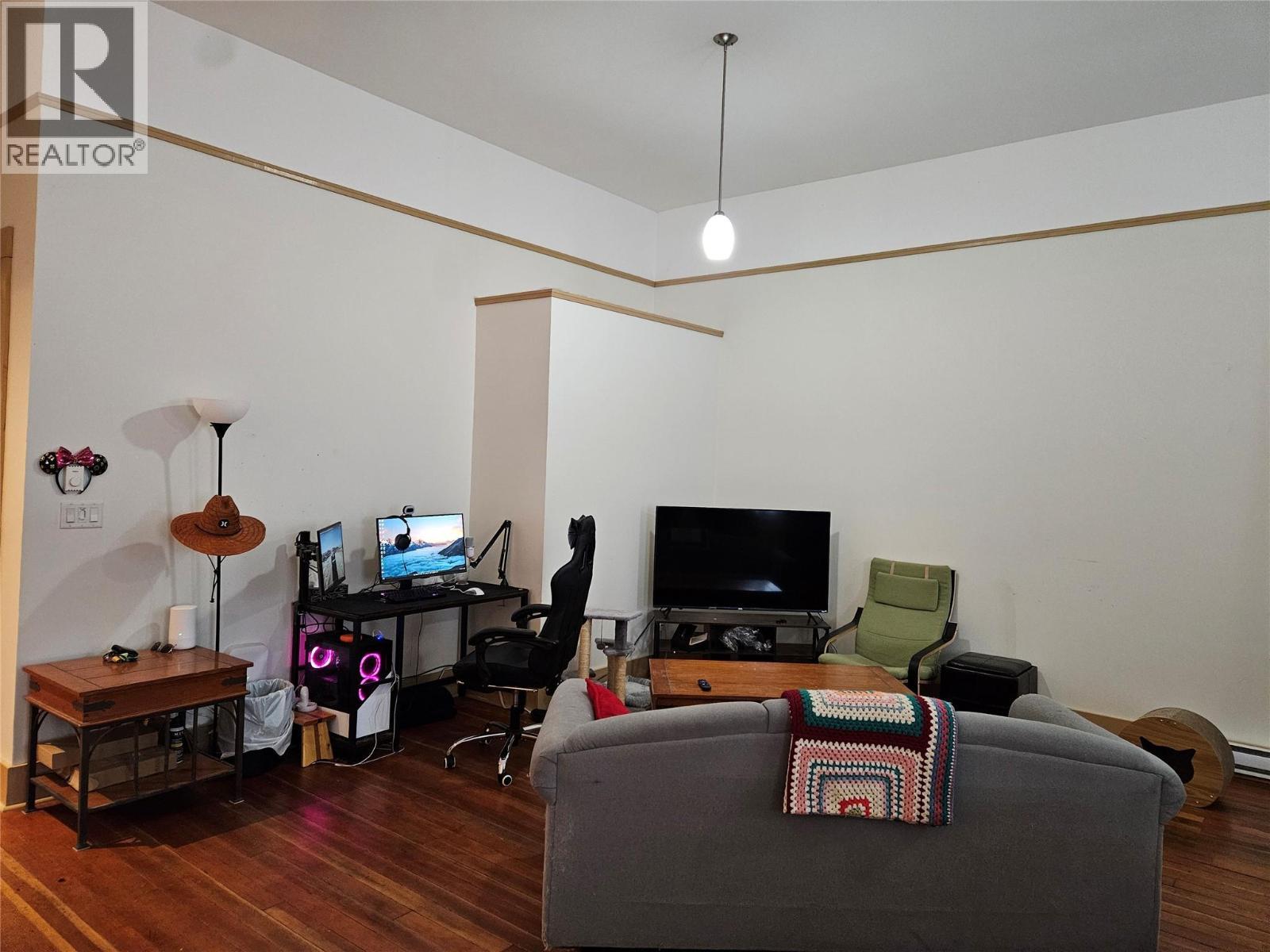 618 7Th Avenue, Keremeos, BC - Indoor