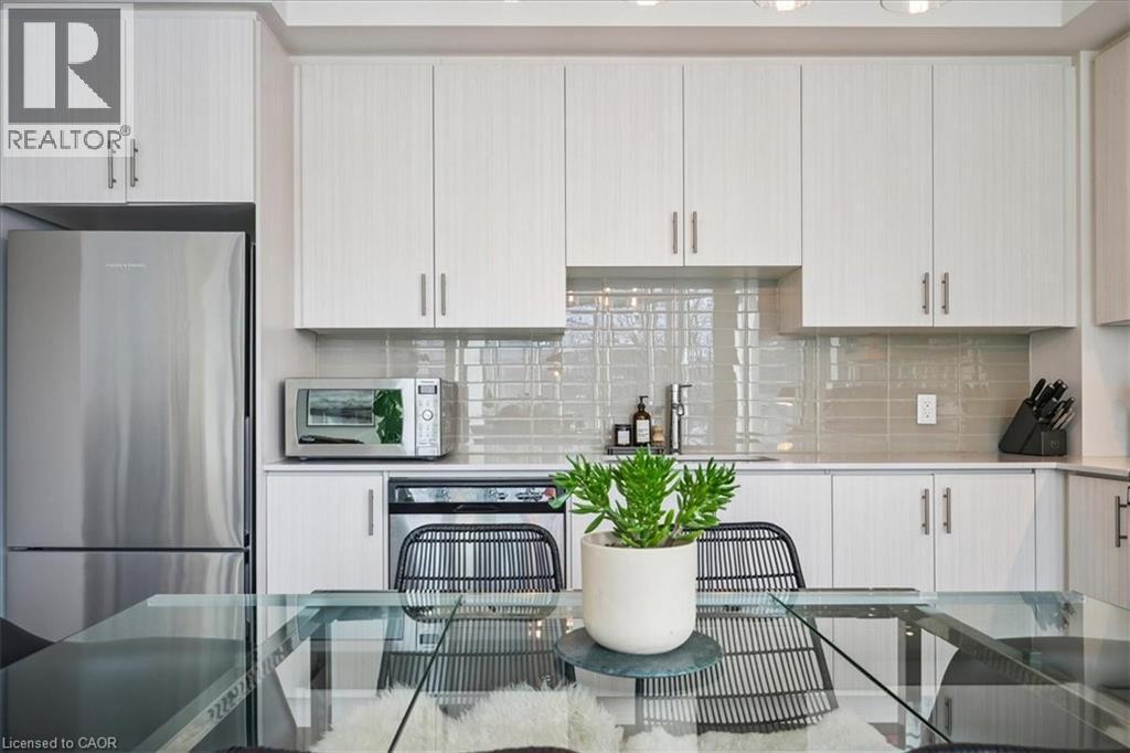 320 Plains Road E Unit# 211, Burlington, ON - Indoor Photo Showing Kitchen With Upgraded Kitchen
