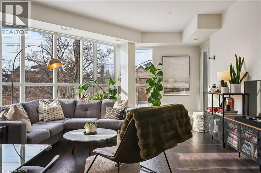 320 Plains Road E Unit# 211, Burlington, ON - Indoor Photo Showing Living Room