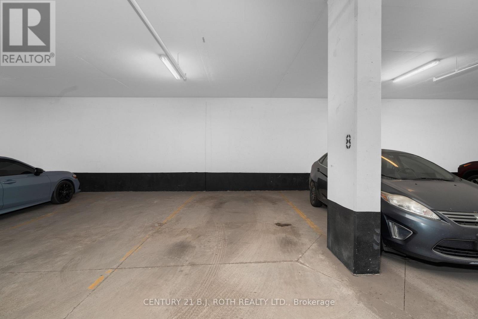 1507 - 85 Duke Street W, Kitchener, ON - Indoor Photo Showing Garage