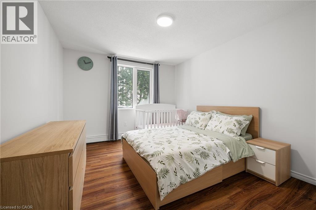 279 Chandler Drive Unit# 203, Kitchener, ON - Indoor Photo Showing Bedroom