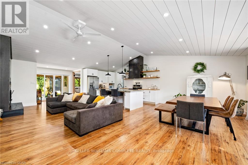 16 Bonisteel Road, Quinte West, ON - Indoor Photo Showing Living Room