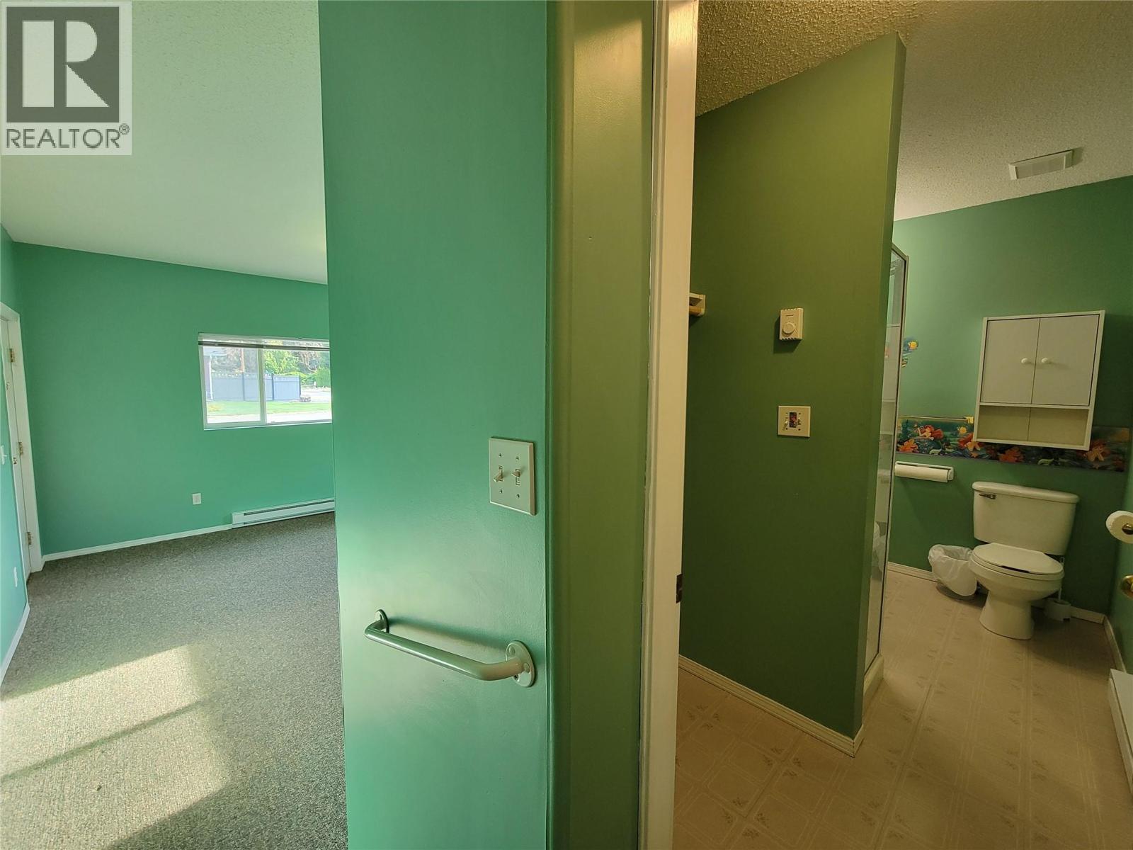 604 11Th Avenue, Keremeos, BC - Indoor Photo Showing Bathroom