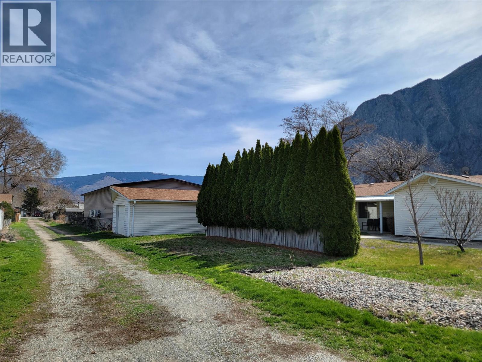 604 11Th Avenue, Keremeos, BC - Outdoor