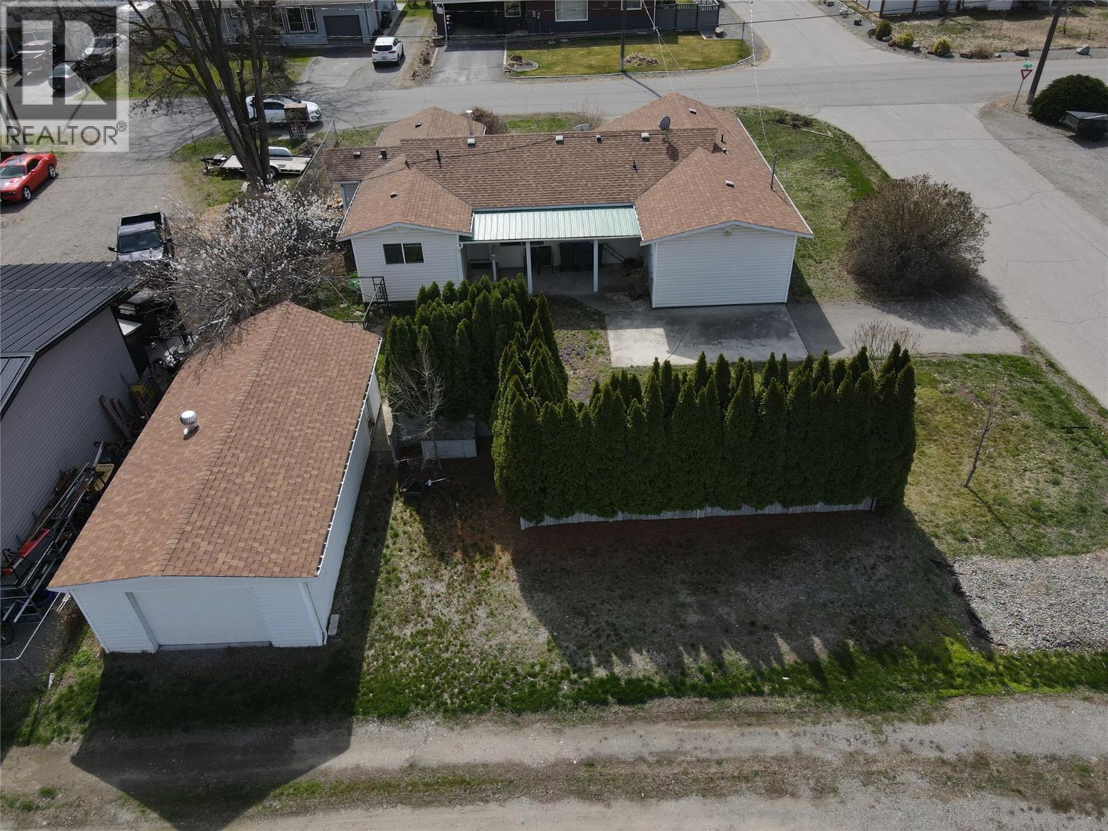 604 11Th Avenue, Keremeos, BC - Outdoor