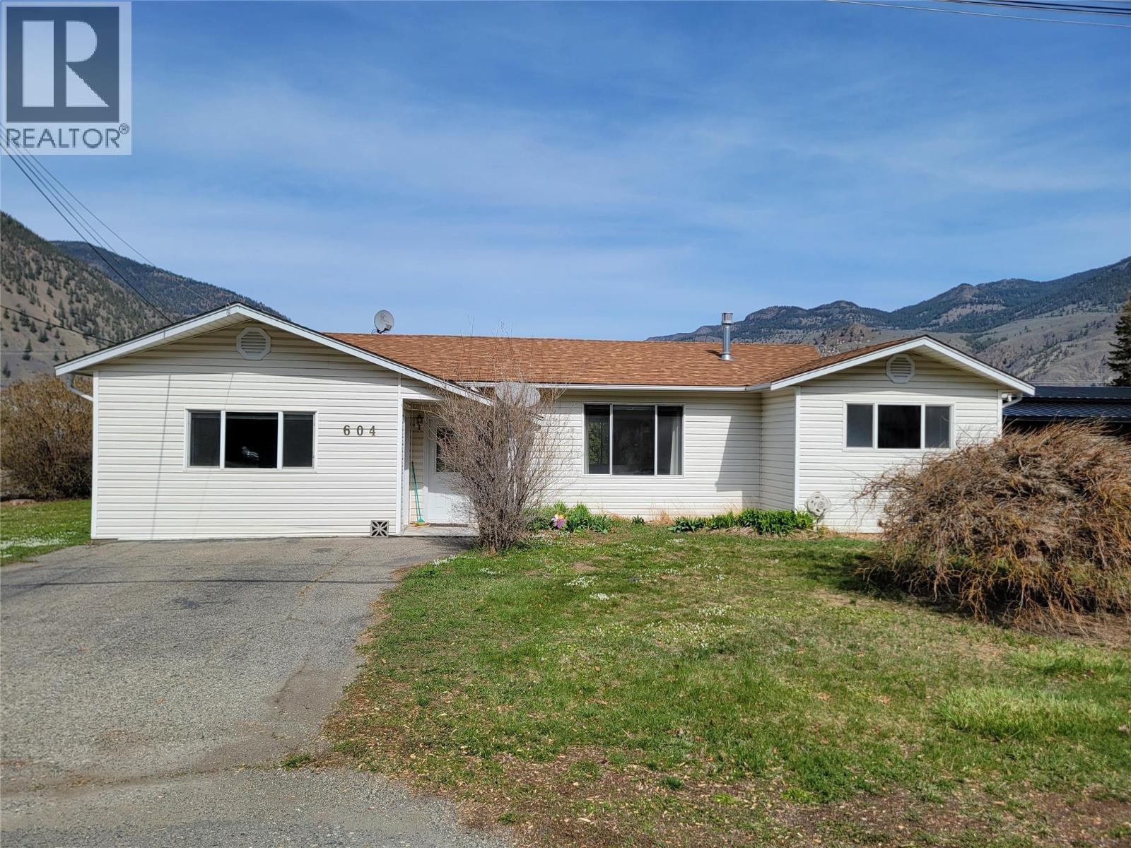 604 11Th Avenue, Keremeos, BC - Outdoor