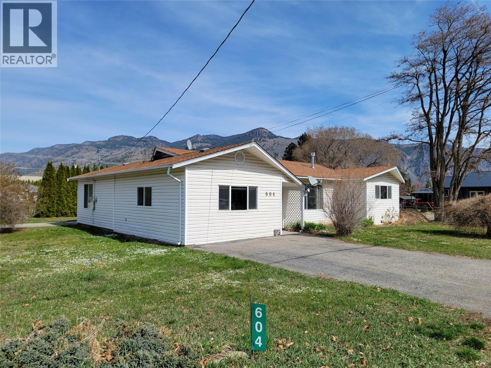 604 11Th Avenue, Keremeos, BC - Outdoor
