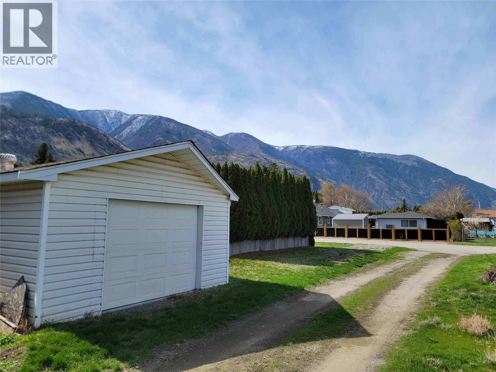 604 11Th Avenue, Keremeos, BC - Outdoor