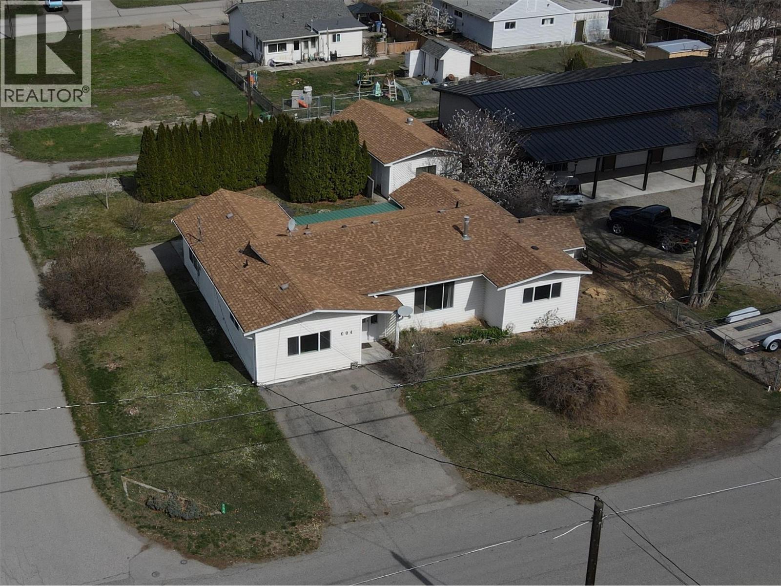 604 11Th Avenue, Keremeos, BC - Outdoor