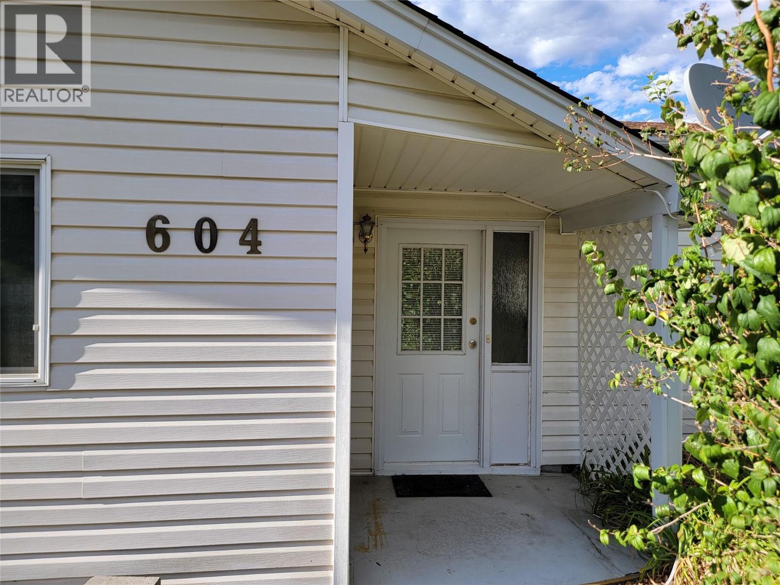 604 11Th Avenue, Keremeos, BC - Outdoor With Exterior