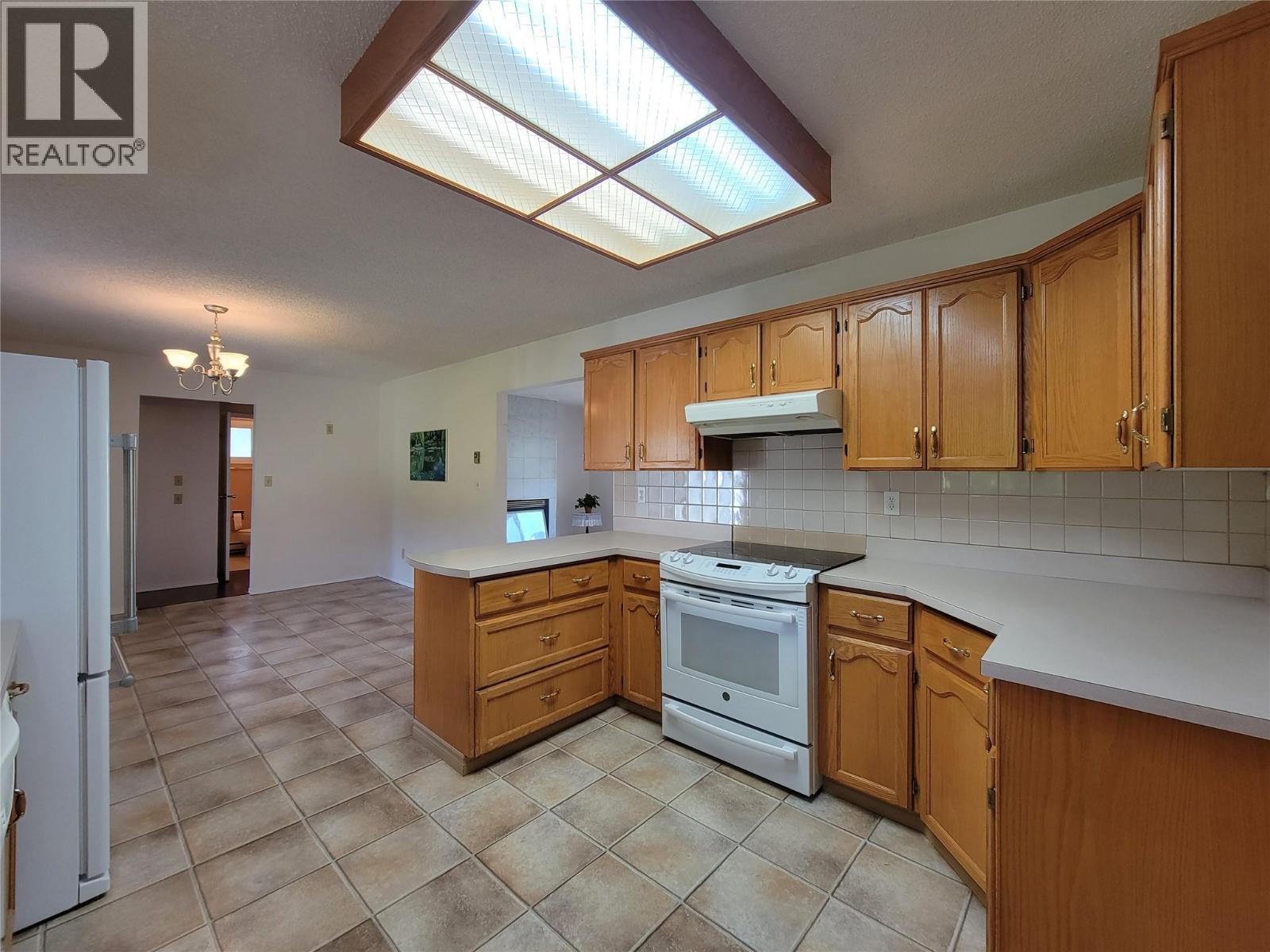 604 11Th Avenue, Keremeos, BC - Indoor Photo Showing Kitchen