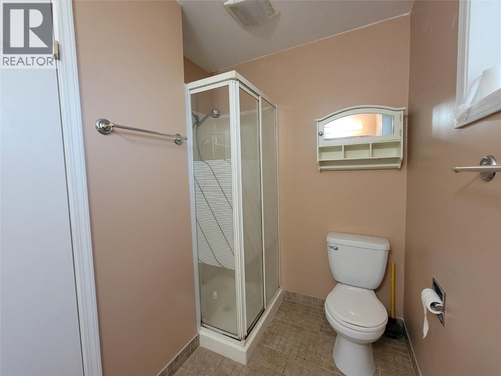 604 11Th Avenue, Keremeos, BC - Indoor Photo Showing Bathroom