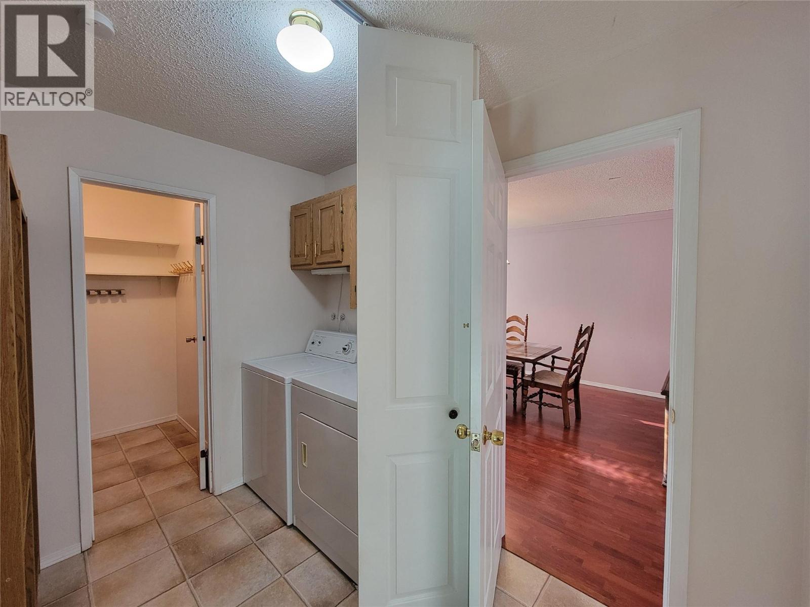 604 11Th Avenue, Keremeos, BC - Indoor Photo Showing Laundry Room